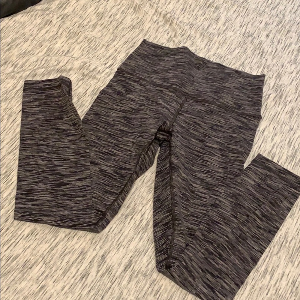 LIKE NEW! LuluLemon Wunder Under Leggings sz 6
